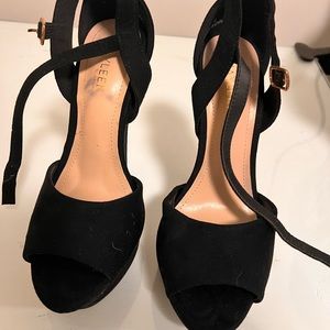 Super High Heels Sandal Suede
Size 7.5 / 38 EUR
Black / New
